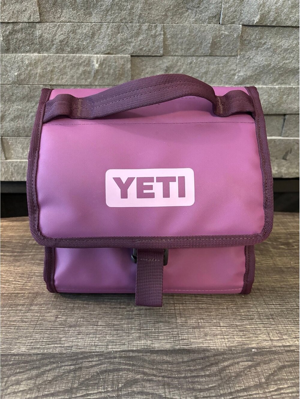 YETI Daytrip Lunch Bag Purple